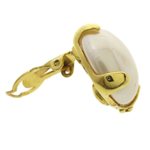 CHANEL Pearl Earrings - Picture 5 of 7